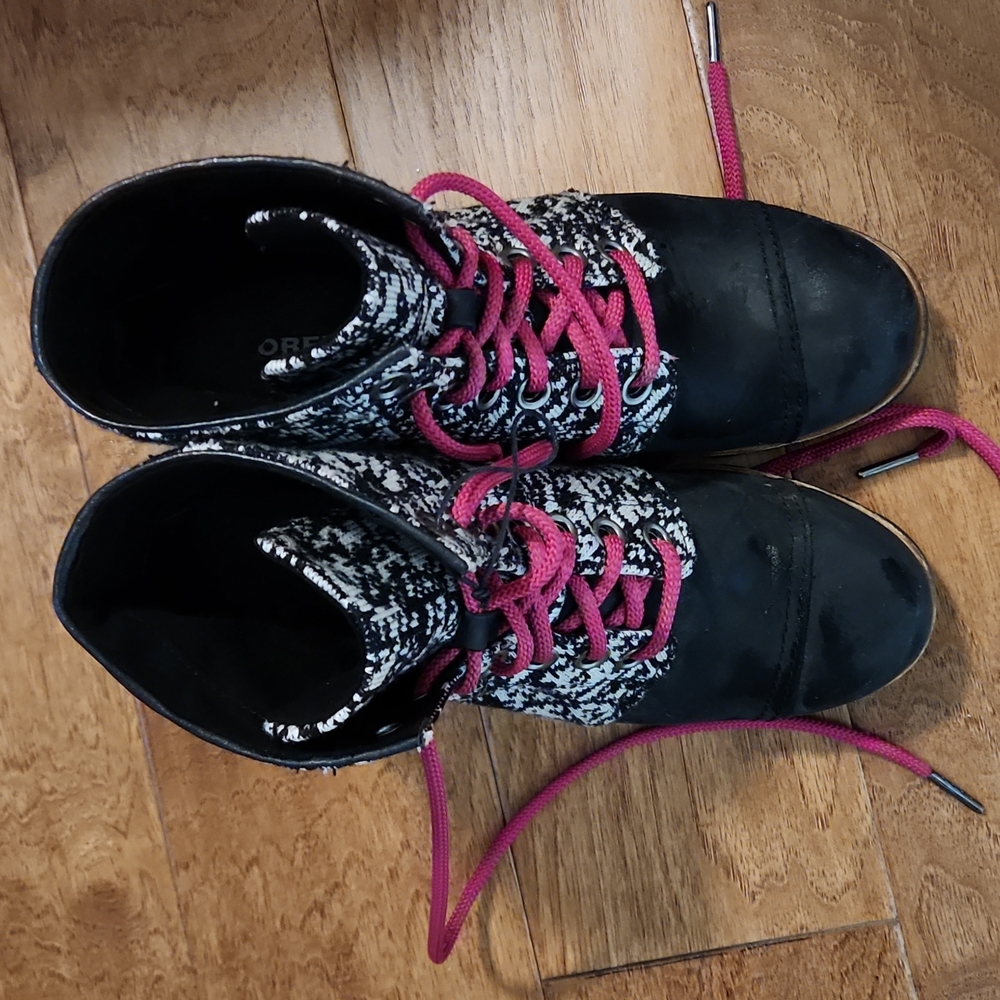 Sorel Wedge Boots - Picture 2 of 6